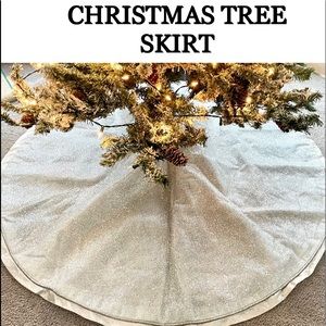 🎅🏻TREE SKIRT CHRISTMAS glittery silver 52 inch round NWOT